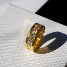 Load image into Gallery viewer, Modern Men’s Wedding Ring in Gold
