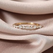 Load image into Gallery viewer, Elegant Moissanite Ring in Gold