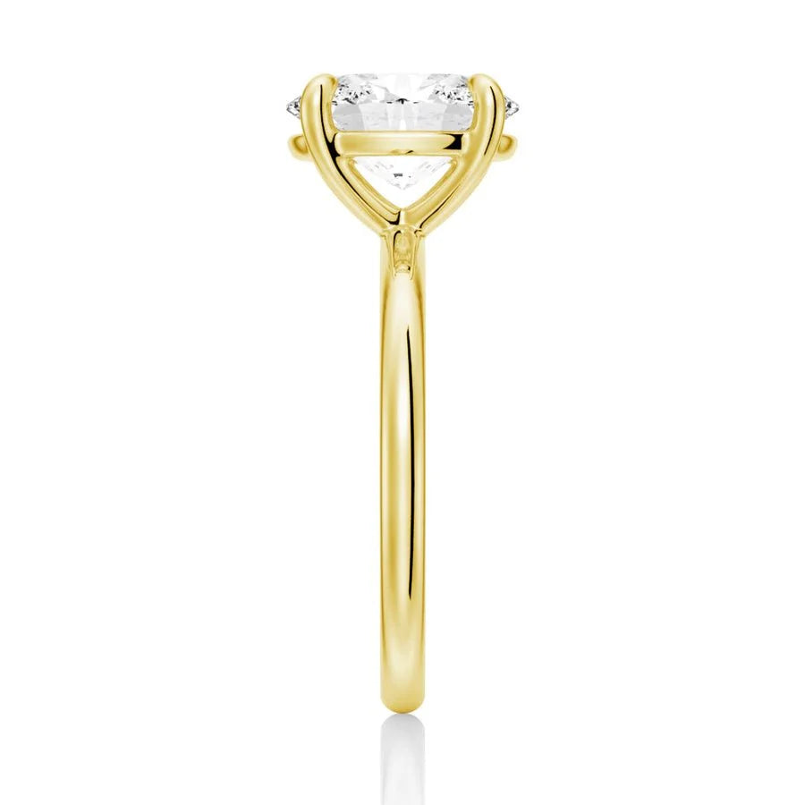 4-Prongs Oval Solitaire Moissanite Engagement Ring | TKEANAAL Jewelry