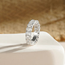 Load image into Gallery viewer, 6mm Oval Cut Moissanite Wedding Band