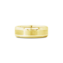 Load image into Gallery viewer, Classic Men’s Wedding Band in Gold