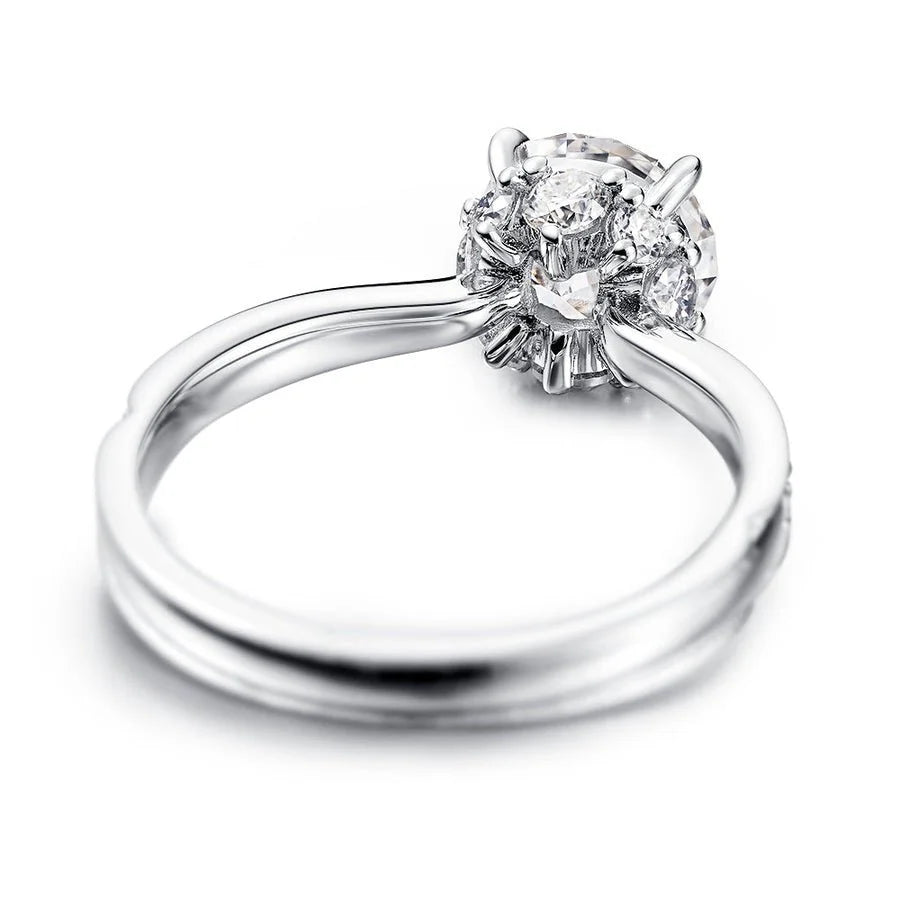 Elegant Round Cut Moissanite Ring