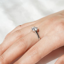 Load image into Gallery viewer, Classic Round Cut Moissanite Engagement Ring