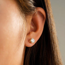 Load image into Gallery viewer, six prong earrings 