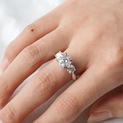 2CT Moissanite Engagement Band Close-Up