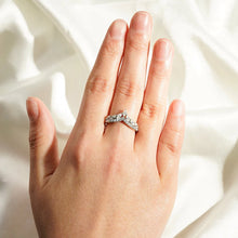 Load image into Gallery viewer, V-Shaped Crown Style Ring for Stacking