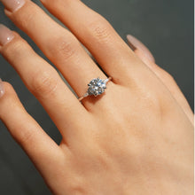 Load image into Gallery viewer, Elegant Moissanite Ring with Gold Band Option