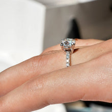 Load image into Gallery viewer, Side View of Devil’s Claw Moissanite Ring