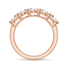Load image into Gallery viewer, Timeless Elegant Moissanite Band