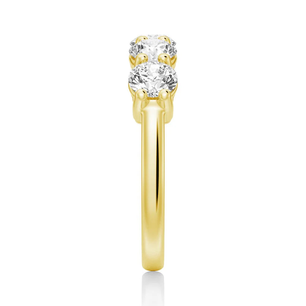 Minimalist Shared Prong Moissanite Wedding Band – Elegant & Timeless Design