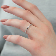 Load image into Gallery viewer, Pavé Round Moissanite Braided Band