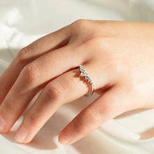 Load image into Gallery viewer, Elegant Eternity Ring Design
