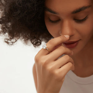 Engagement Ring in 18K Gold with Round Moissanite