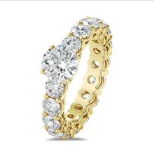 Load image into Gallery viewer, Timeless Round Moissanite Wedding Band
